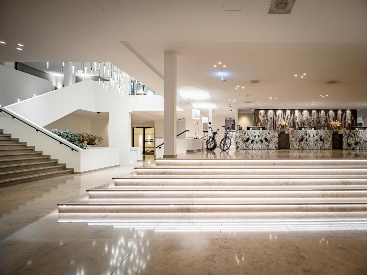 Van Der Valk Hotel Heerlen Exteriör bild
